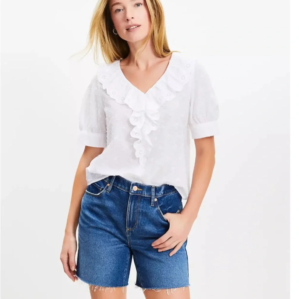 NWT LOFT Clip White Eyelet Ruffle short puff sleeve Blouse-Sz M - Picture 1 of 7